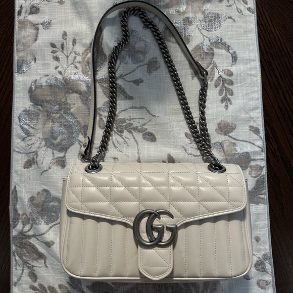💗 SOLD 💗Authentic Gucci Marmont bag, small - Picture 2 of 13